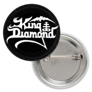 Метална значка на King Diamond с бяло лого на черен фон