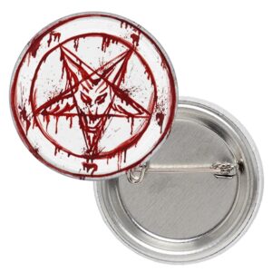 Метална значка на Pentagram Blood с обърнат червен пентаграм и кървави пръски на бял фон