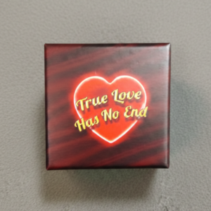 Подаръчна кутийка с надпис True Love Has No End за бижута