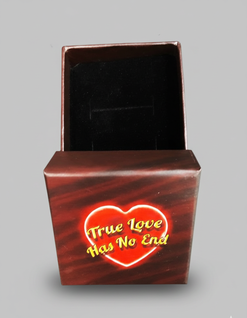 Подаръчна кутийка с надпис True Love Has No End за бижута,