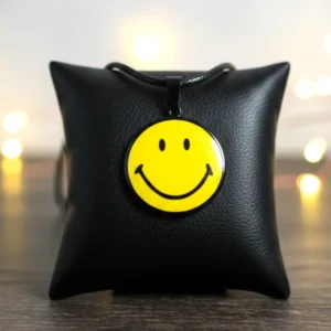Жълта висулка Smiley Face от медицинска стомана