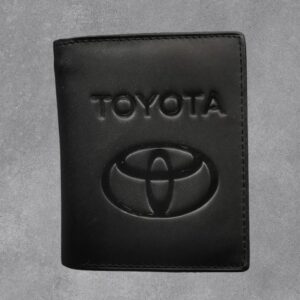 Черно мъжко портмоне от естествена кожа с Toyota и релефно лого на лицето
