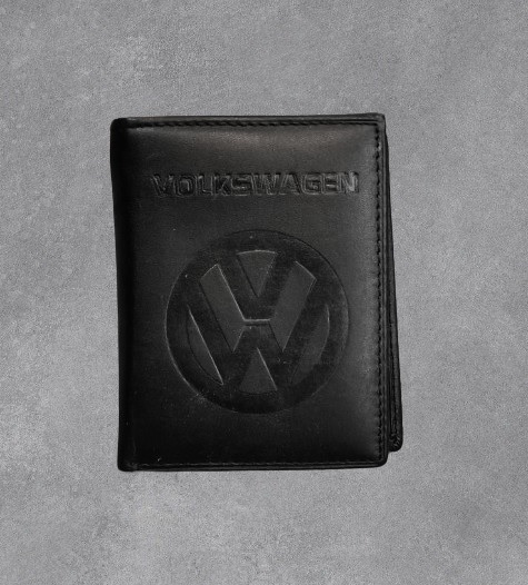 Мъжко портмоне от естествена кожа с Volkswagen и релефно лого на лицевата страна