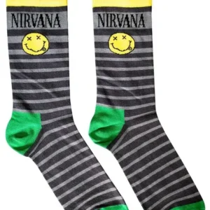 Чифт раирани памучни чорапи Nirvana в сиво и черно с жълто Smiley лого и зелени пети.