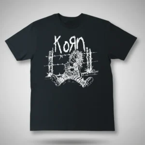 Лице на черна метъл тениска Korn Issues White Logo с кукла и бодлива тел