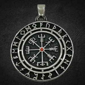 Лице на стоманен медальон Vegvísir с руни и централен червен кристал
