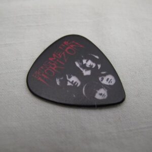 Черно перце за китара Bring Me The Horizon с червен надпис и снимка на групата