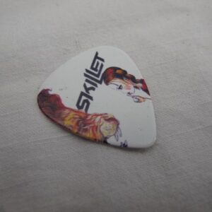 Бяло перце за китара Skillet с цветен принт на Кори Купър и лого