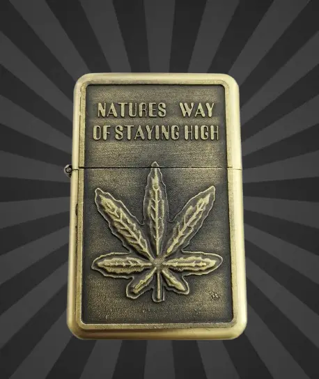 Релефна метална бензинова запалка с листо канабис и надпис Nature's Way Of Staying High