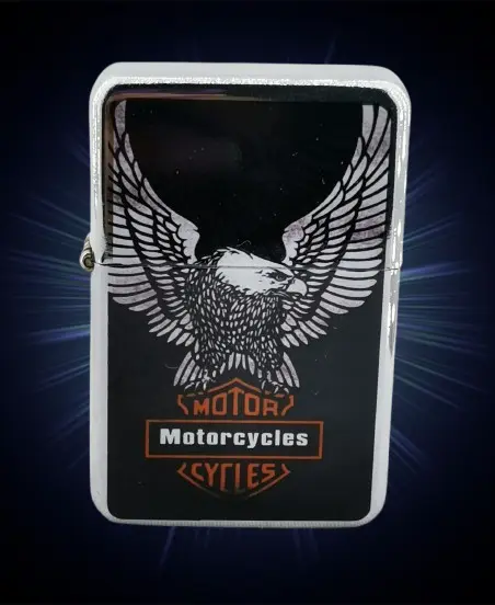 Сребриста бензинова запалка с изображение на орел и логото на Harley-Davidson Motor Cycles