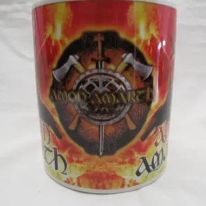 Бяла порцеланова чаша със снимка на Amon Amarth и огнен викингски дизайн
