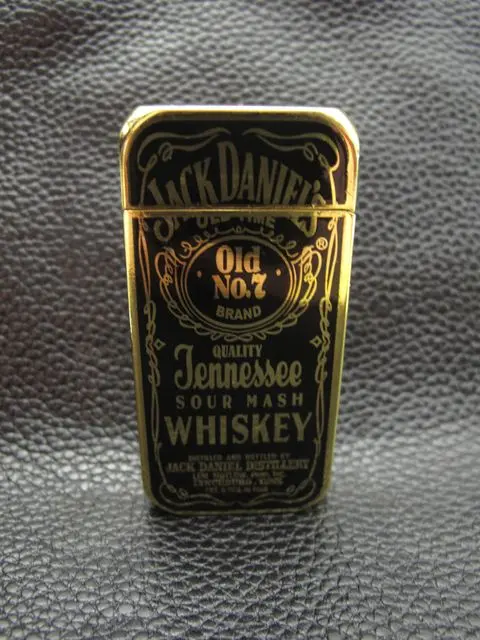Луксозна метална газова запалка Jack Daniel's в златисто и черно