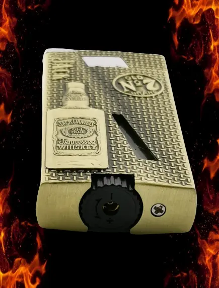 Златна метална газова запалка Jack Daniel’s с релефна бутилка уиски