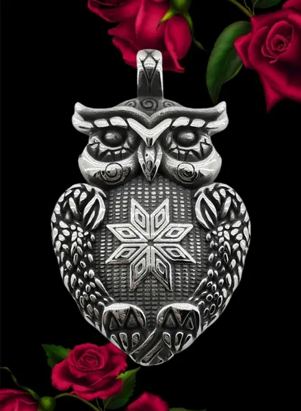 Лице на стоманен медальон сова със звезда в центъра