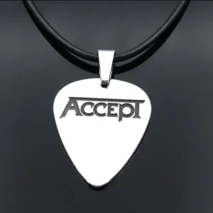 Сребрист стоманен медальон Accept с форма на перце за китара и черна кожена верижка