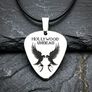 Сребрист стоманен медальон Hollywood Undead с форма на перце за китара и символ гълъб с граната