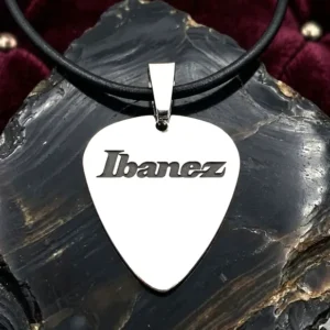 Сребрист стоманен медальон Ibanez с форма на перце за китара с кожена верижка