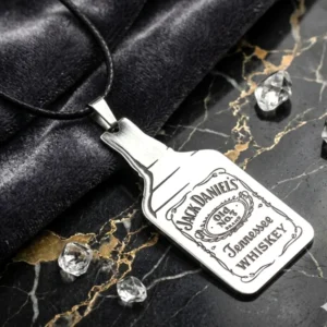 Сребрист стоманен медальон бутилка Jack Daniel's гравиран с кожена верижка