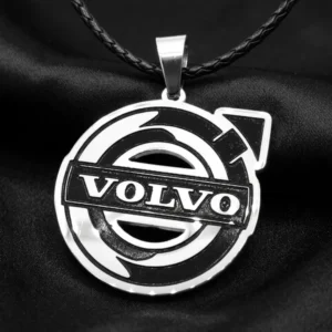 Кръгъл стоманен медальон с логото на Volvo върху черна сатенена основа с черна кожена верижка