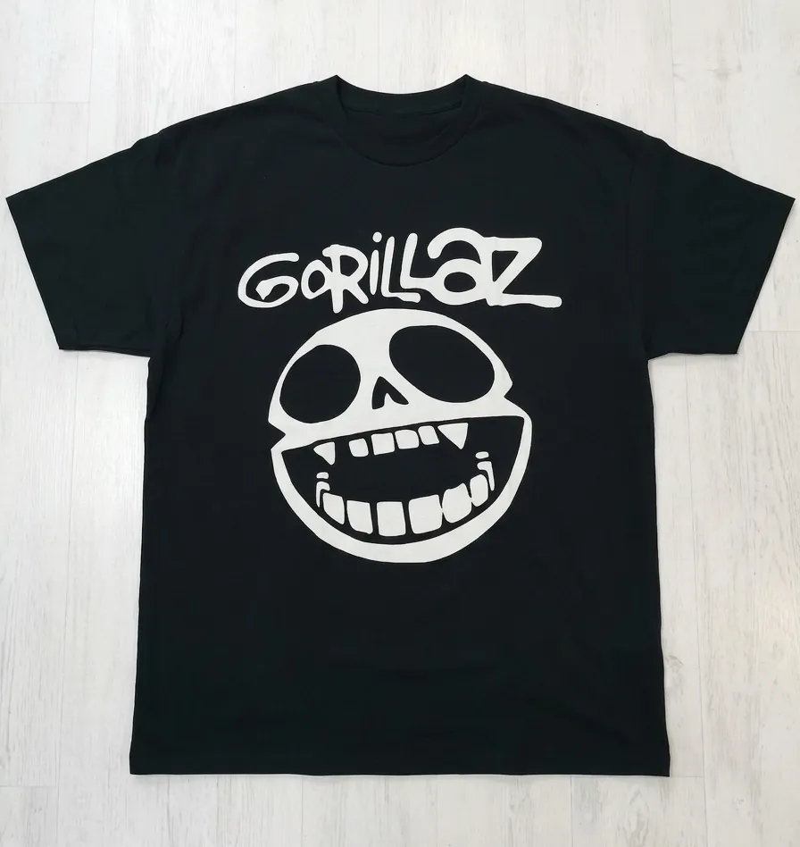 Мърч тениска Gorillaz с голяма бяла щампа Boneface