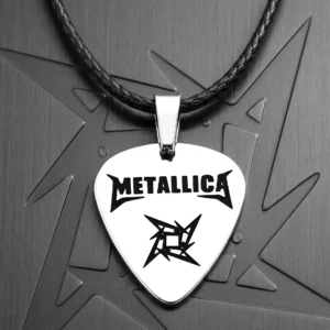 Стоманен рок медальон Metallica с форма на китарно перце и нинджа звезда