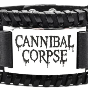 Близък план на кожена гривна Cannibal Corpse с лого върху медицинска стомана и декоративна оплетка