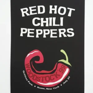 Черен постер Red Hot Chili Peppers Woodstock 99 с червена люта чушка и бели надписи